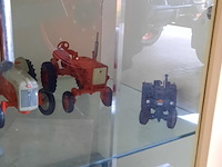 Vitrinekast met miniaturen - afbeelding 13 van  14