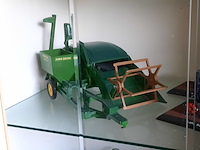 Vitrinekast met miniaturen - afbeelding 14 van  14