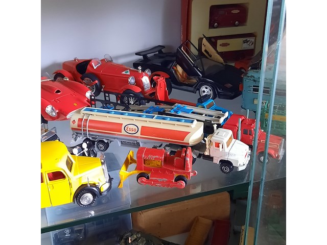 Vitrinekast met miniaturen - afbeelding 5 van  15