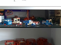 Vitrinekast met miniaturen - afbeelding 9 van  15