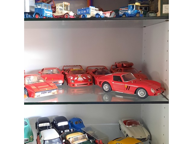 Vitrinekast met miniaturen - afbeelding 10 van  15