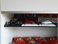 Vitrinekast met miniaturen - afbeelding 14 van  15