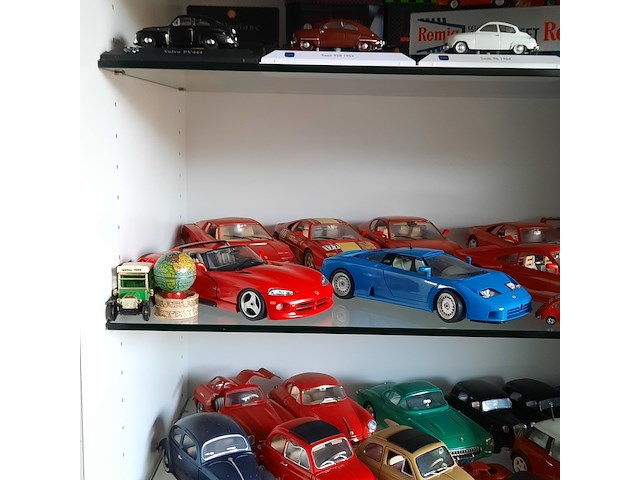 Vitrinekast met miniaturen - afbeelding 15 van  15