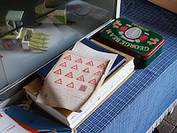 Vitrinekast met miniaturen - afbeelding 4 van  13