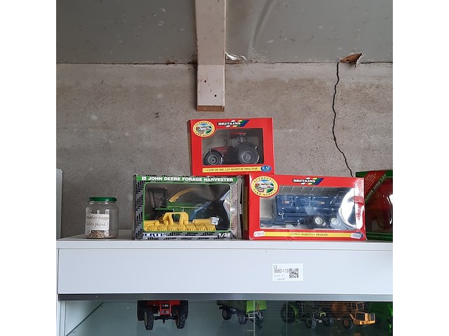 Vitrinekast met miniaturen - afbeelding 6 van  13