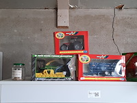 Vitrinekast met miniaturen - afbeelding 6 van  13