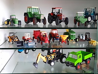 Vitrinekast met miniaturen - afbeelding 10 van  13