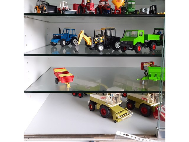 Vitrinekast met miniaturen - afbeelding 11 van  13