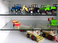 Vitrinekast met miniaturen - afbeelding 11 van  13