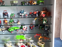 Vitrinekast met miniaturen - afbeelding 12 van  13