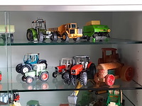 Vitrinekast met miniaturen - afbeelding 13 van  13