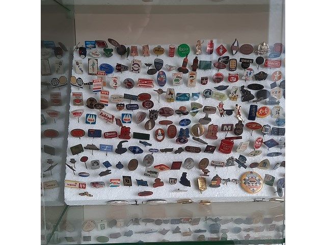 Vitrinekast met speltjes - afbeelding 6 van  11