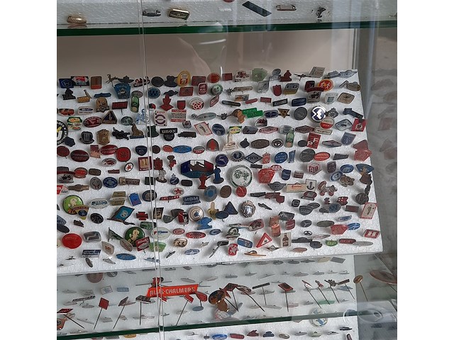 Vitrinekast met speltjes - afbeelding 9 van  11