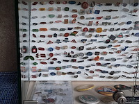 Vitrinekast met speltjes - afbeelding 10 van  11