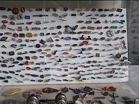 Vitrinekast met speltjes - afbeelding 11 van  11