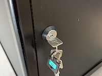 Vitrinekast met verlichting - afbeelding 8 van  9