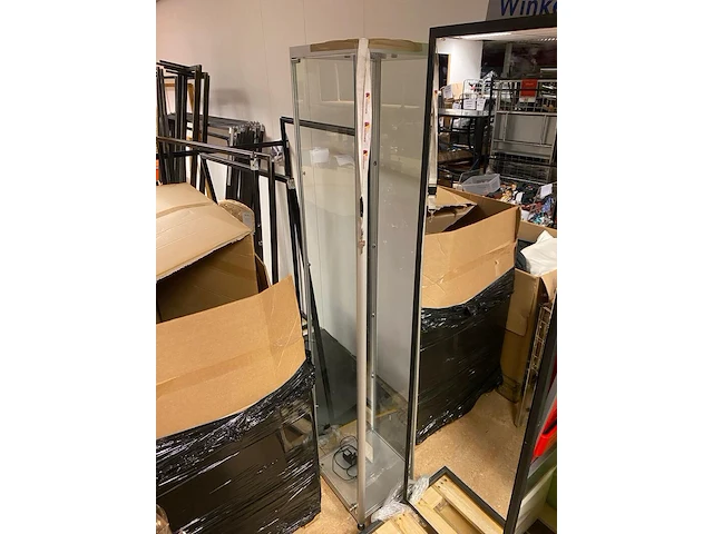 Vitrinekast met verlichting - afbeelding 1 van  5