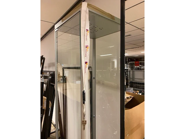 Vitrinekast met verlichting - afbeelding 2 van  5