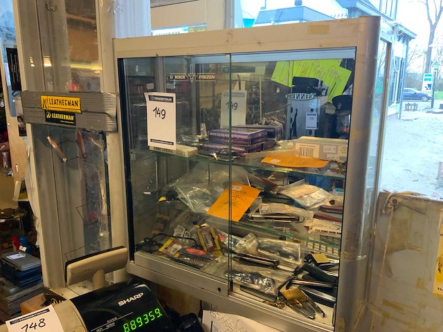 Vitrinekast met zakmesjes - afbeelding 1 van  6