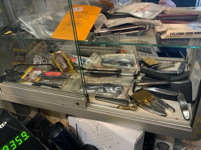 Vitrinekast met zakmesjes - afbeelding 2 van  6