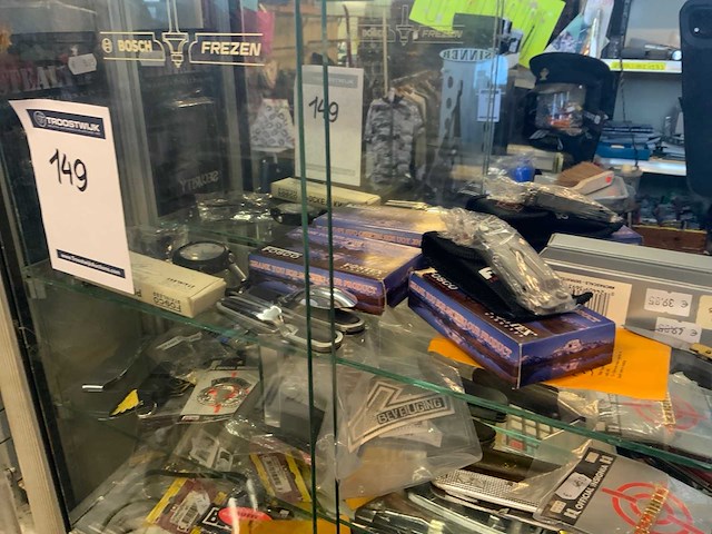 Vitrinekast met zakmesjes - afbeelding 4 van  6