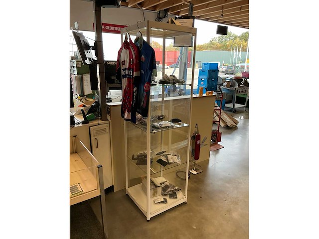 Vitrinekast met zakmessen - afbeelding 2 van  8