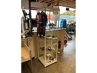 Vitrinekast met zakmessen - afbeelding 2 van  8