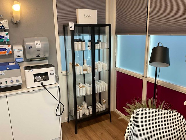 Vitrinekast - afbeelding 1 van  3