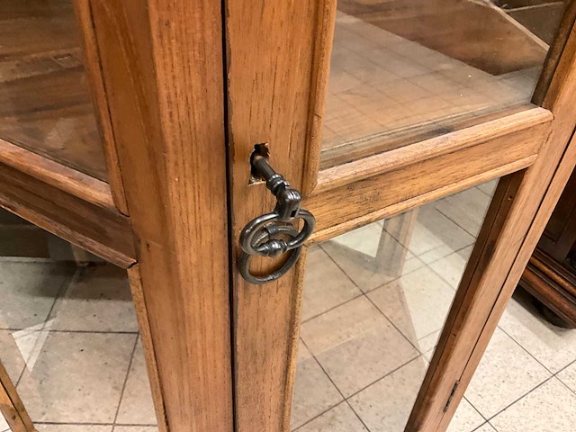 Vitrinekast - afbeelding 8 van  9