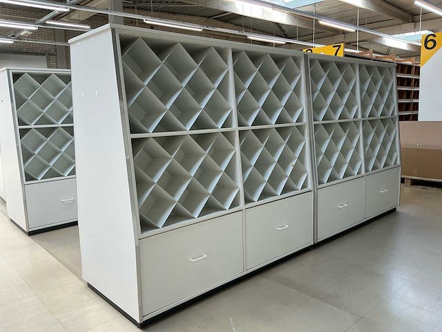 Vitrinekast/knoopkasten (18x) - afbeelding 1 van  5