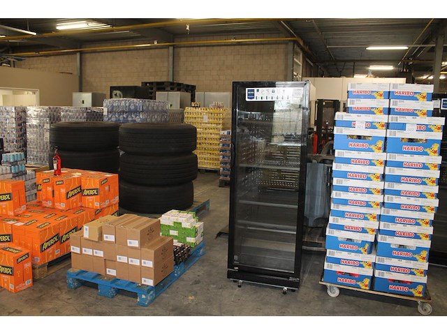 Vitrinekoelkast metro professional. afmeting 62 x 64 x 174 cm. - afbeelding 1 van  4