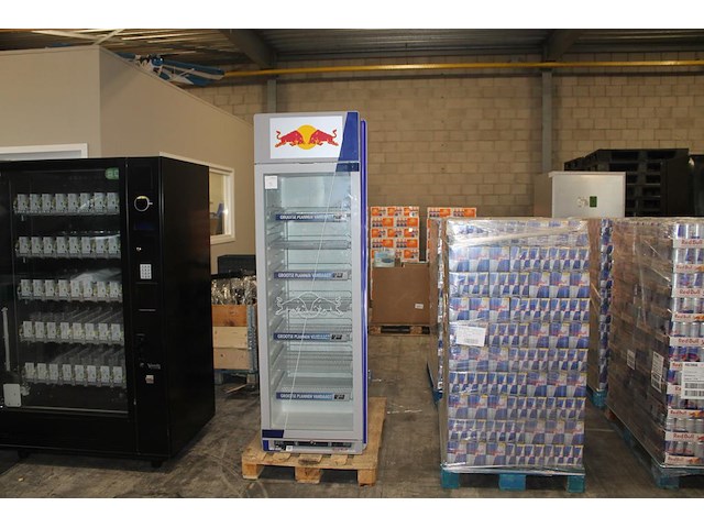 Vitrinekoelkast red bull liebherr gdc mega non ccr xx. 371 liter. afmeting 65 x 70 x 200 cm. - afbeelding 1 van  8