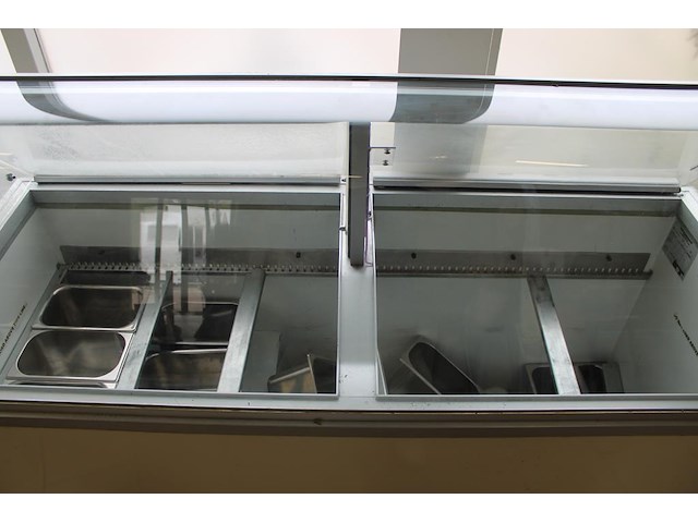 Vitrinevriezer ijssalon hussmann dcc012208 met 16 gastronorm bakken. afmeting 172 x 66 x 125 cm. - afbeelding 3 van  3