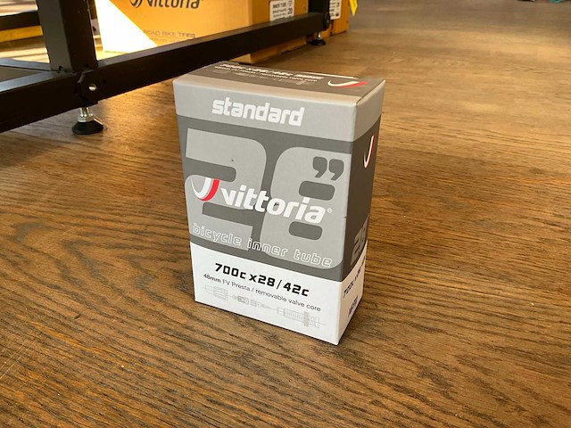 Vittoria standard 700cx28/42c fv presta ventiel 48mm binnenband (15x) - afbeelding 1 van  3