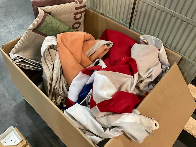 Vlaggen in kast (2x) - afbeelding 5 van  14