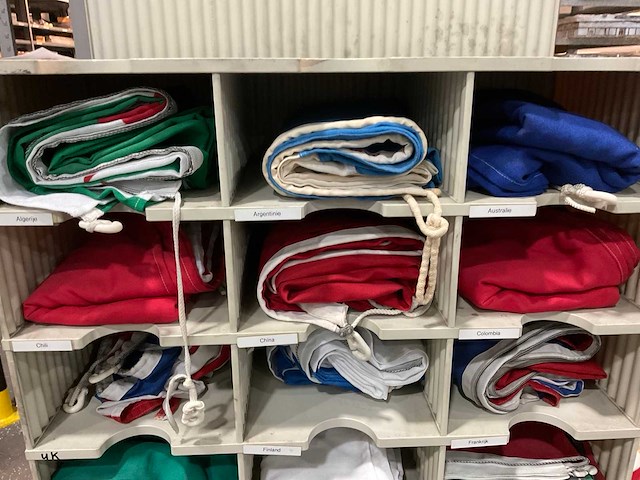 Vlaggen in kast (2x) - afbeelding 9 van  14