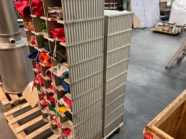 Vlaggen in kast (2x) - afbeelding 13 van  14