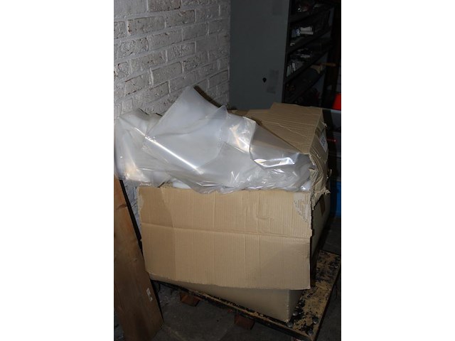Vlakke pe zakken 90 x 120 cm in 3 dozen. ruim 250 stuks. - afbeelding 2 van  2