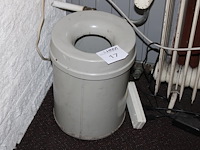 Vlamdovende prullenbak met hoogte 35 cm. - afbeelding 1 van  2