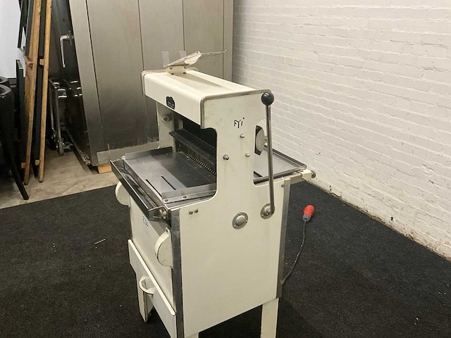 Vlb broodsnijmachine - afbeelding 9 van  10