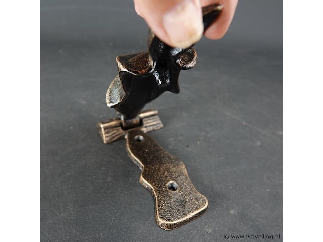 Vleermuis als deurklopper - afbeelding 2 van  5