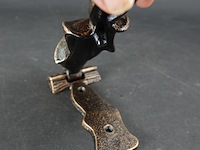 Vleermuis als deurklopper - afbeelding 2 van  5