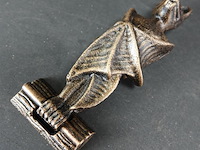 Vleermuis als deurklopper - afbeelding 3 van  5