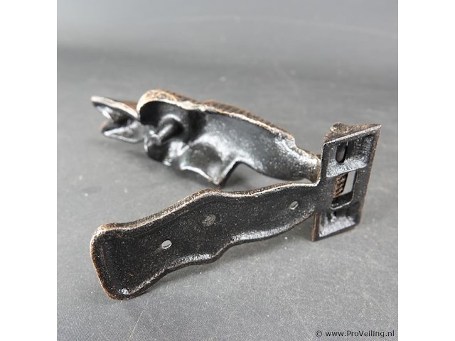 Vleermuis als deurklopper - afbeelding 5 van  5