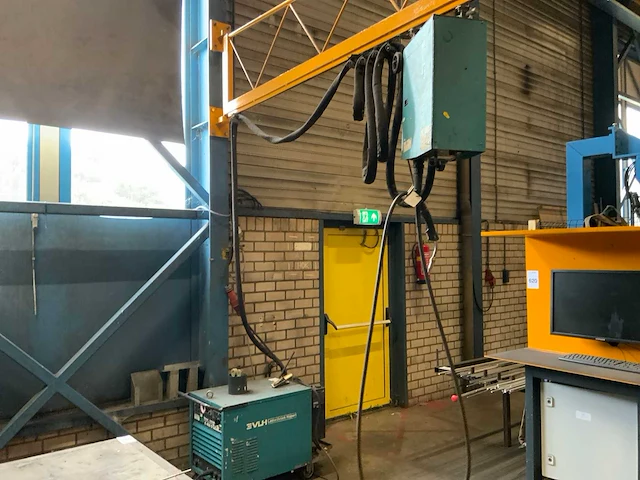 Vlh e 400s mig lasapparaat met regelunit op zwenkarm - afbeelding 1 van  10