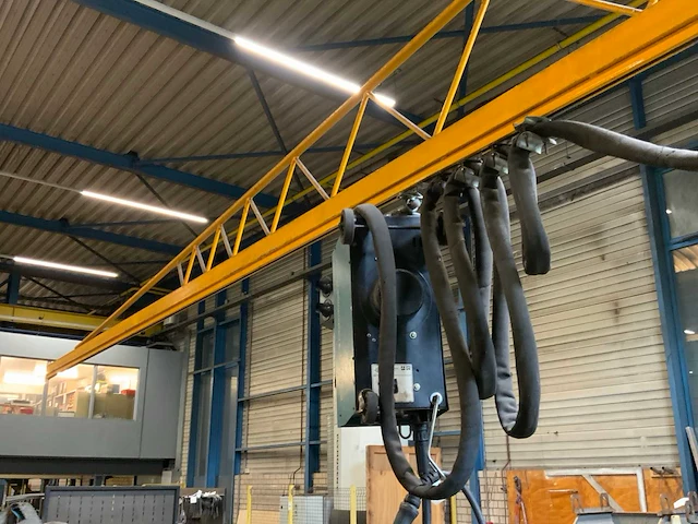 Vlh e 400s mig lasapparaat met regelunit op zwenkarm - afbeelding 9 van  10