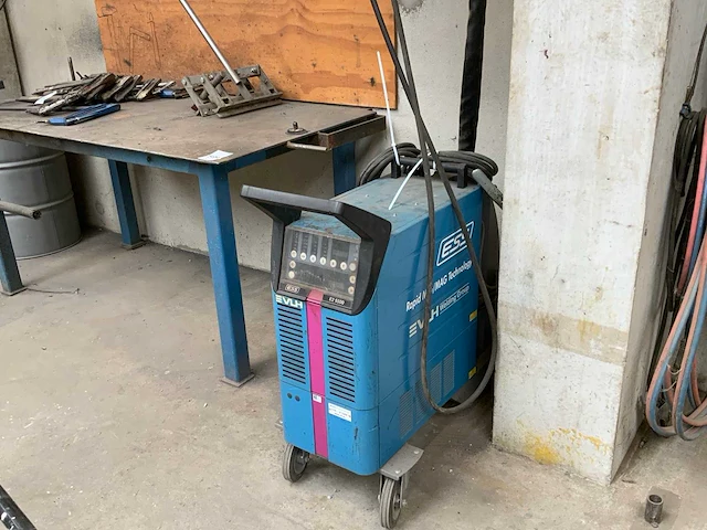 Vlh e2 5500 mig lasapparaat met regelunit op zwenkarm - afbeelding 1 van  9