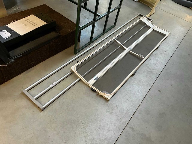 Vliegenhor en bedrekje - afbeelding 1 van  4