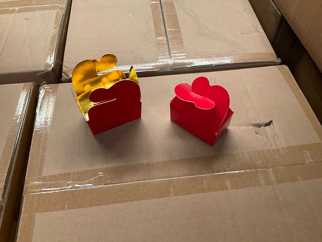 Vlinderballotin rood (3600x) - afbeelding 1 van  2