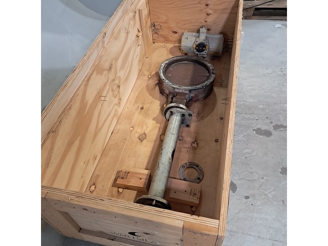 Vlinderklep afsluiter in houten transportkist - afbeelding 1 van  8